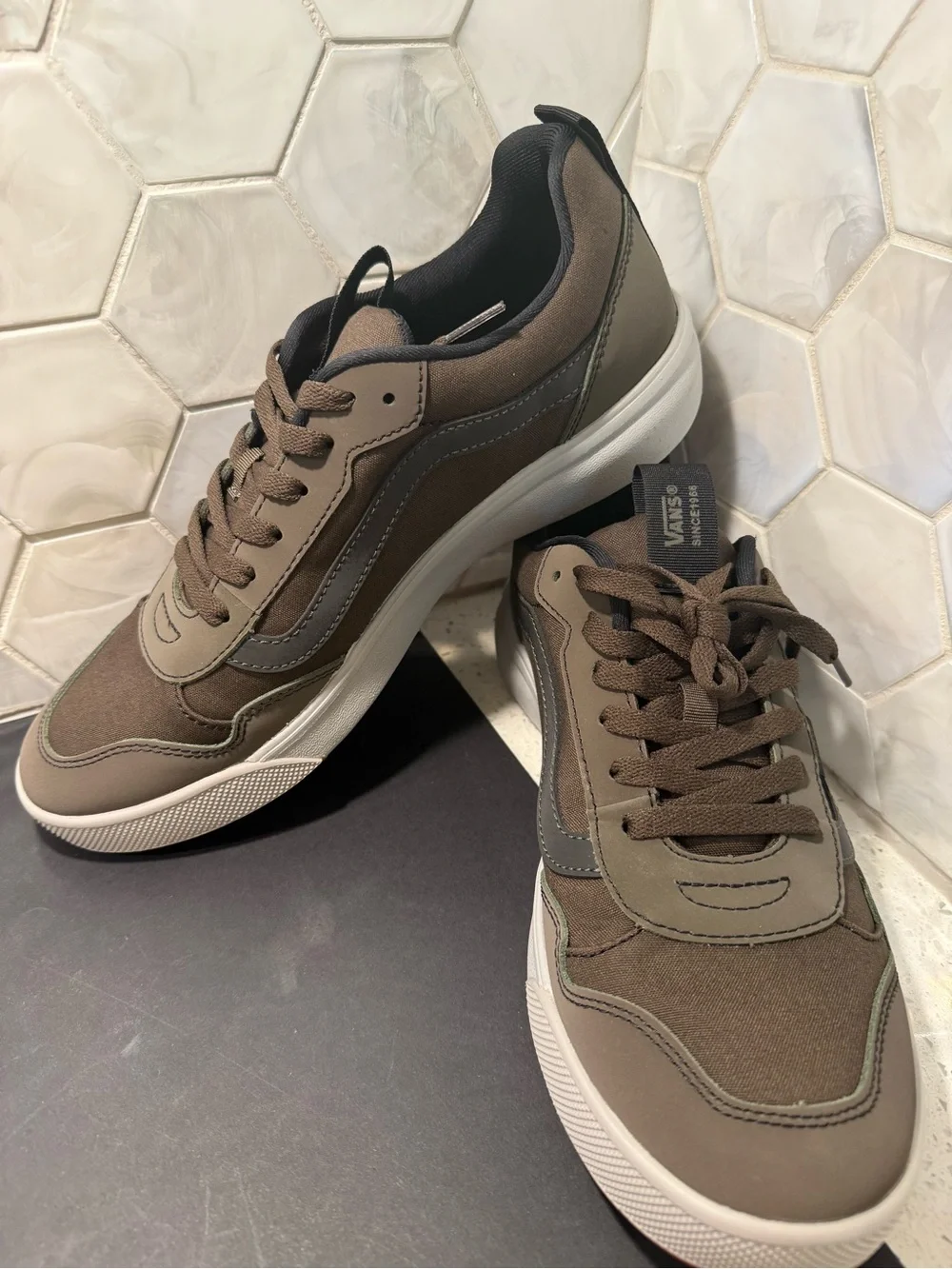 Vans Mens  Range EXP Sneaker Low Reflective Coal Brown Colorway Sz 11.5 New Box